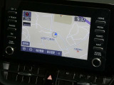 【7インチ純正ナビ】純正ナビを装備。タッチパネル式で使いやすく、詳細地図により目的地をピンポイントで設定できます。初めての道でも迷いにくく、ロングドライブも快適ですよ♪