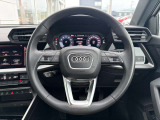 ステアリングには、アウディA3セダンを運転中に様々な情報や機能をコントロールしてバーチャルコックピット(メーター)に表示します。