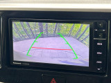 【バックカメラ】駐車時に後方がリアルタイム映像で確認できます。大型商業施設や立体駐車場での駐車時や、夜間のバック時に大活躍!運転スキルに関わらず、今や必須となった装備のひとつです!