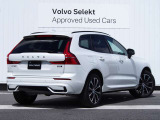 マイルドハイブリッドの上質な走りと、精悍なエクステリアが融合した XC60 Ultra B5 AWD Dark Edition。 特別装備のブラックアクセントと専用ホイールが、モダンでスポーティな存在感を際立たせます。