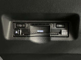 高速道路で便利な【ETC2.0】を装備しています。光ビーコン搭載で渋滞情報などナビゲーションと連動することで機能も充実いたします。他、観光施設に立ち寄るための高速料金割引サービス等もございます。