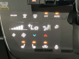 段差のないパネルスイッチのオートエアコン付きです。予め温度設定すれば後はセンサーが感知して設定温度を保ってくれますので快適なドライブが楽しめます。雨の日のガラスの曇りもなく安全な運転ができます。