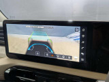 狭い道でのすれ違いなどに活躍するサイドビューを搭載!