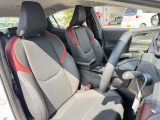 運転席シート廻りは使用感も少なく、良好な状態となっています。前オーナー様が丁寧に使っていたことがよくわかりますね。