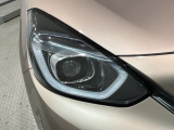 LEDヘッドライトは、点灯の瞬間から最大光量を発揮し、突然暗くなるトンネルなどでの安定感を高めます。