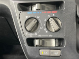 寒い冬も暑い夏も全席に快適な空調を届けてくれる、ダイヤル式エアコンを装備♪