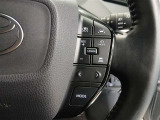 ステアリング右側には、運転支援機能を手元で操作できるスイッチ類を配置しています