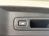 パワーゲートが装備されていますので、手荷物が多くても楽々操作で指1本!運転からも操作できます