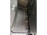 フロアマットは防水性のラバーマットを使用