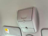 メガネ収納ボックス付き!日差しが強くて運転が困難な時に役に立つ、サングラスの出し入れが簡単で便利なので是非お試しください!