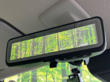 【デジタルルームミラー】後席の大きな荷物や同乗者で後方が確認しづらい時でも安心!カメラが撮影した車両後方の映像をルームミラー内に表示。クリアな視界で状況の確認が可能です!