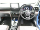 運転席からの視界はこんな感じです☆お気軽にご来店いただき、実際に座って是非お確かめください。ドライバーに寄り添う快適な操作フィールをもたらすステアリングです。