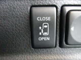 左側電動オートスライドドア付き!!運転席のスイッチでも開閉可能です♪重い荷物を持っている時や雨の日に重宝します。小さいお子様がいても巻き込み防止機能や手動のみに切替も出来ますので、安心です☆