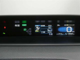 各操作スイッチは使いやすい位置に配置され、とっても見やすいメーターです。夜間時はラグジュアリーな気分にさせてくれる照明が魅力ですので、夜のドライブも楽しみになりますよ♪