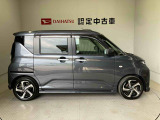 車両右側面からの写真になります。車をご覧になりたい時はお気軽に最寄りの店舗へご相談下さい。
