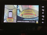 【パノラミックビュー&バックビュー】駐車時の安全確認をする為に車両上方からの映像と後方カメラからのを同時に表示しバックガイドも付いているのでバックの苦手な方でも安心して運転出来ますよ。
