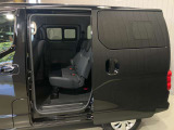 【スライドドア】スライドドアで隣の車を気にせずドアの開閉が可能!狭い駐車場でも荷物の積み下ろしが楽々です!