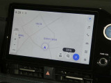 【10.5インチ純正ナビ】純正ナビを装備。タッチパネル式で使いやすく、詳細地図により目的地をピンポイントで設定できます。初めての道でも迷いにくく、ロングドライブも快適ですよ♪