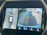 駐車もすれ違いもラクラク!車を真上から見下ろしているような映像で周囲を確認できる「全方位モニター」を搭載。バック駐車や狭い道でのすれ違いも安心です。
