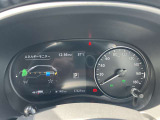 エコ運転支援にもなる燃費計が表示されるディスプレイ。各システムの作動状況など、様々な情報を表示します!また、メーター内で各種装備の設定や、車両設定の変更が可能です♪