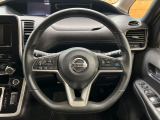【純正革巻きステアリング】上質な革を使用することで、手にしっかり馴染みとても運転しやすいハンドルです♪
