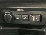 運転席、助手席シートヒーター付きです