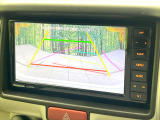 【バックカメラ】駐車時に後方がリアルタイム映像で確認できます。大型商業施設や立体駐車場での駐車時や、夜間のバック時に大活躍!運転スキルに関わらず、今や必須となった装備のひとつです!
