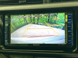 【バックカメラ】駐車時に後方がリアルタイム映像で確認できます。大型商業施設や立体駐車場での駐車時や、夜間のバック時に大活躍!運転スキルに関わらず、今や必須となった装備のひとつです!