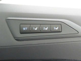 運転席は三人分のシートポジションを記憶します。