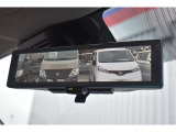 インテリジェントルームミラー搭載で、車の後方に設置されたカメラ映像を映し出してシートバックやヘッドレスト、同乗者に視界が遮られることがなく視認性が非常に良いです
