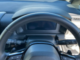 運転席の手元でシフトアップシフトダウンの操作が可能なパドルシフトを装備しています♪