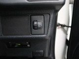 人や荷物を満載しても、対向車や先行車に迷惑をかけない、室内からヘッドライトの光軸を調整できます。