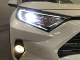 LEDヘッドライトです。デザイン性がよくとても明るいので、夜間の走行や悪天候でも安心です。しかも長寿命!