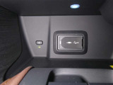 【充電用USB端子】デバイスの充電に便利です。※実際の接続端子は写真で確認or店舗までご気軽にお問合せください♪