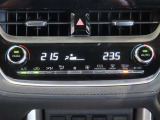 左右独立温度コントロールフルオートエアコンです。運転席、助手席それぞれで独立して温度設定ができます。冷え性の方が乗っても安心ですね♪