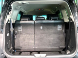 【パワーバックドア】スマートキーや運転席のボタンを押すだけでリアゲートが自動で開閉します!荷物を持っている時や、高い位置にあるバックドアを閉める際に便利な機能です♪