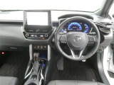 運転席からの視界はこんな感じです☆お気軽にご来店いただき、実際に座って是非お確かめください。ドライバーに寄り添う快適な操作フィールをもたらすステアリングです。