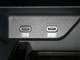 【充電用USB端子】デバイスの充電に便利です。※実際の接続端子は写真で確認or店舗までご気軽にお問合せください♪