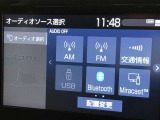 Bluetooth(ブルートゥース)接続機能付き。 CDを車に持ち込む時代ではなくなりましたね。 お気に入りの音楽はスマホから♪