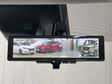【インテリジェント ルームミラー】車両後方のカメラ映像をミラー面に映し出すので、車内の状況や、天候などに影響されずいつでもクリアな後方視界が得られます!
