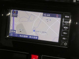 【7インチ純正ナビ】純正ナビを装備。タッチパネル式で使いやすく、詳細地図により目的地をピンポイントで設定できます。初めての道でも迷いにくく、ロングドライブも快適ですよ♪