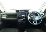 【まるまるクリーニング】内装工程では、中古車を気持ちよくお乗りいただけるよう清掃しております。シートの洗浄はもちろん、ニオイの元となるフロアカーペットまで洗浄・消臭を実施。