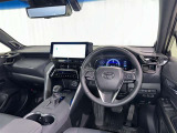 運転席まわりです。 各操作スイッチは使いやすい位置に配置されてます。