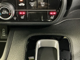 運転席/助手席シートヒーターで寒い日もすぐに温かくなり快適に過ごせます。2段階の温度調整が可能です