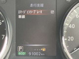 メーター内のディスプレイには運転をサポートするさまざまな情報を表示。