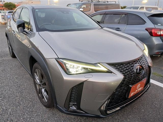 UX 200 Fスポーツ サンルーフ 温冷黒革シート 禁煙車