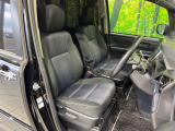 運転席まわりには十分なスペースがあり、大柄な方でもゆったり運転していただける環境です。