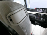 助手席側のリクライニングを、運転席側からでも操作できます。