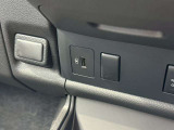 スマホの充電などで使えるUSBの差込口がございます。