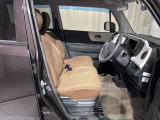 【フロントシート】ベンチシートで車内広々・移動ラクラク☆
